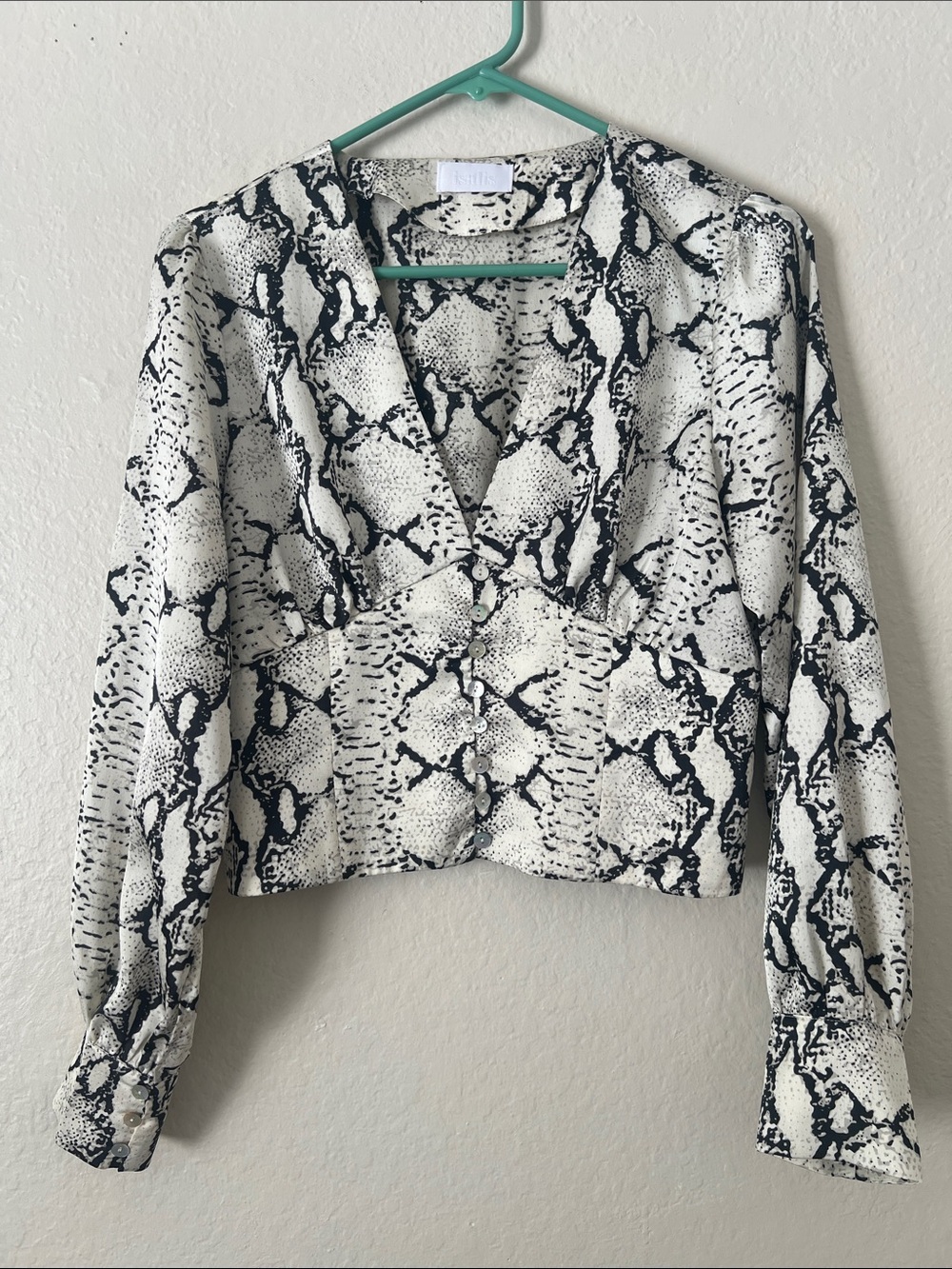 Like New! ISALIS Snake Print Button-Front V-Neck Top - Black & White S
